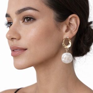 3/30✨✨Elegant Gold and Pearl Drop Earrings